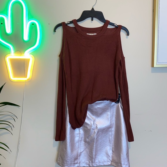 Sweater 🖤 - Picture 3 of 3